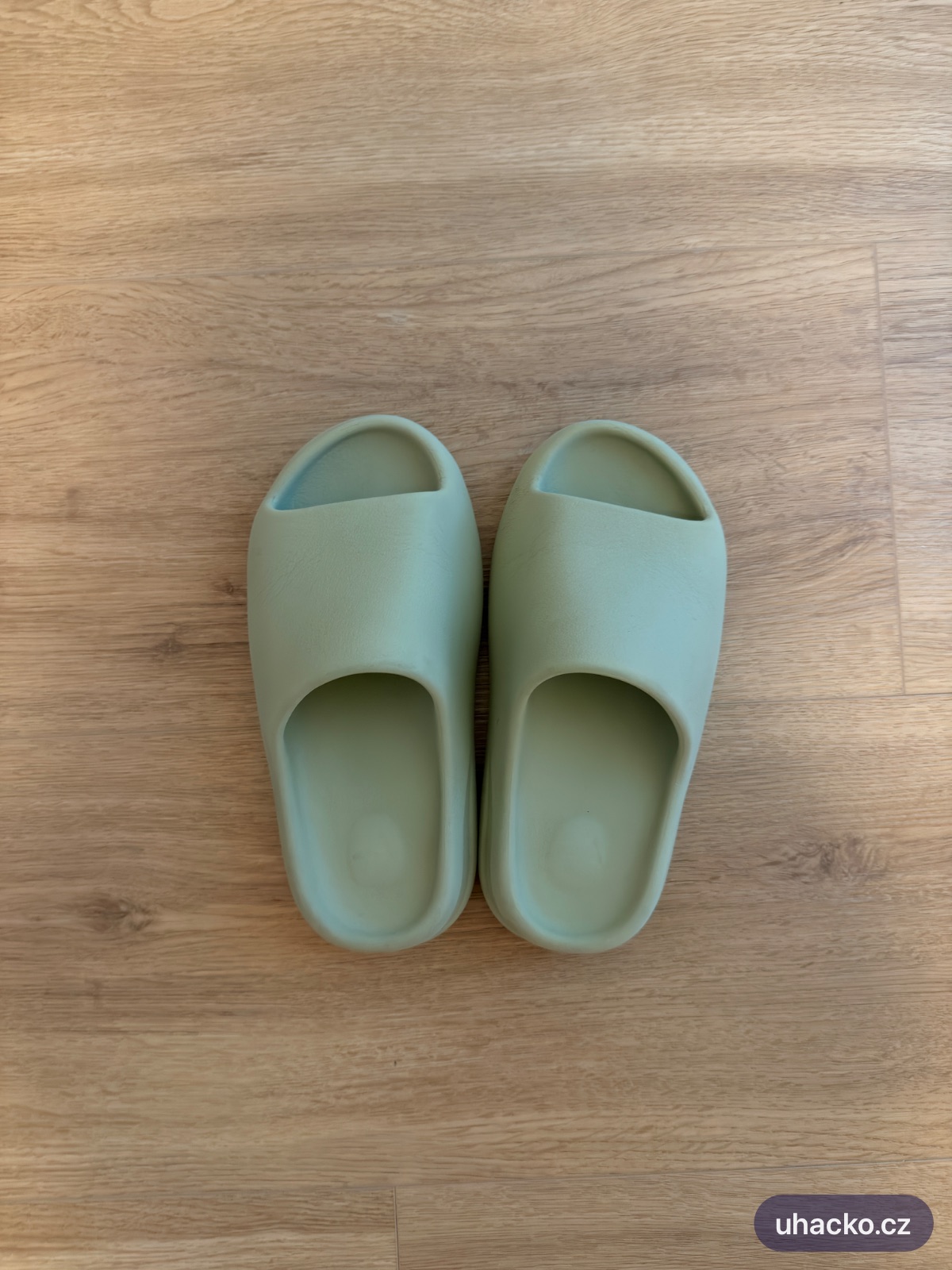 Nazouváky Yeezy slides
